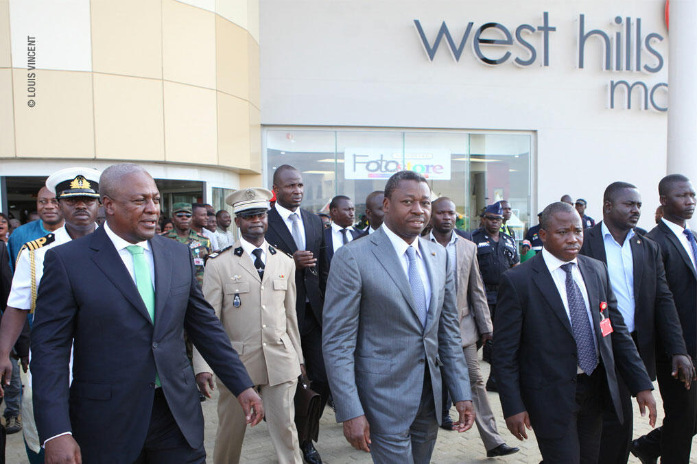 Les présidents du Ghana (G) et du Togo inaugurent le 
