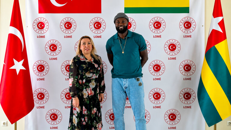 Adebayor compte sur la Turquie 
