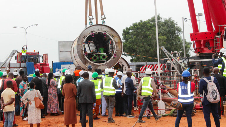À Lomé, un micro-tunnelier plonge dans le sol pour chasser les inondations