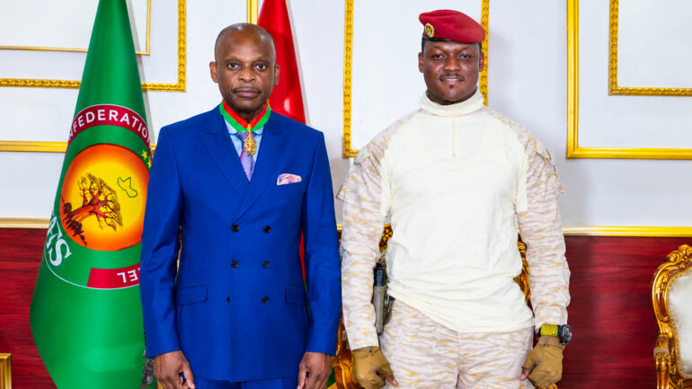 Robert Dussey décoré de la plus haute distinction du Burkina Faso