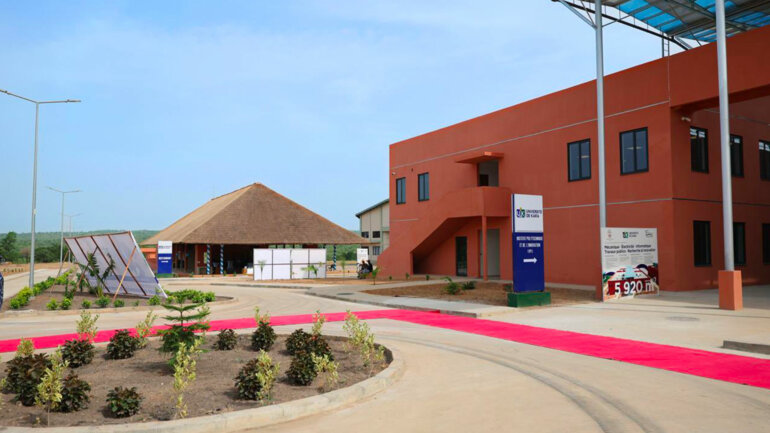 Faure Gnassingbé inaugure de nouveaux amphithéâtres à l'Université de Kara