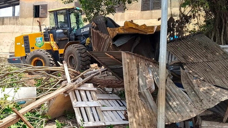 L'État reprend ses droits