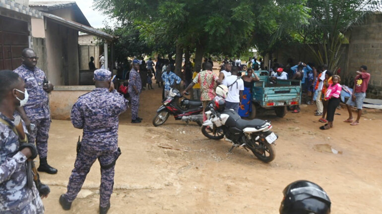 Il tue sa mère à la machette