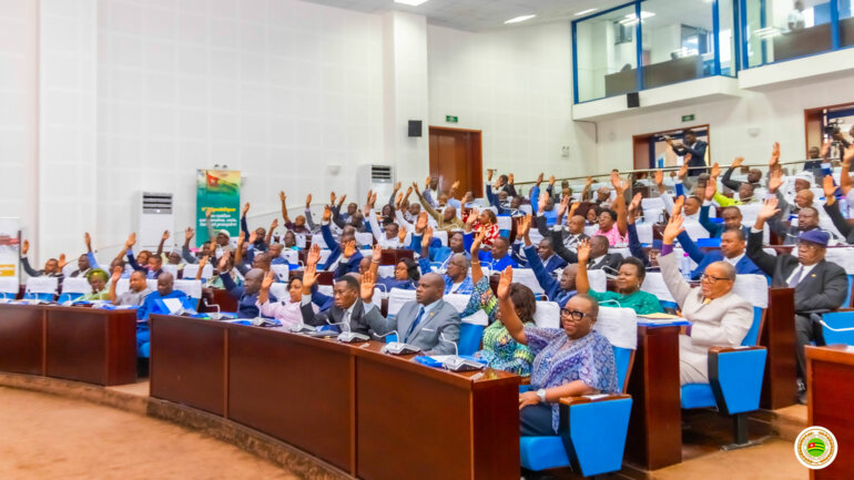 Les parlementaires jouent collectif