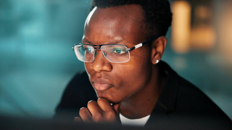 'Médiatisation néocoloniale'