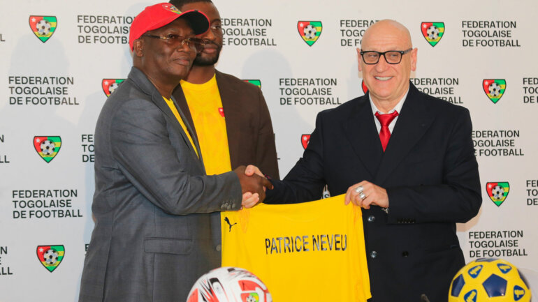 Neveu signe, le chantier commence