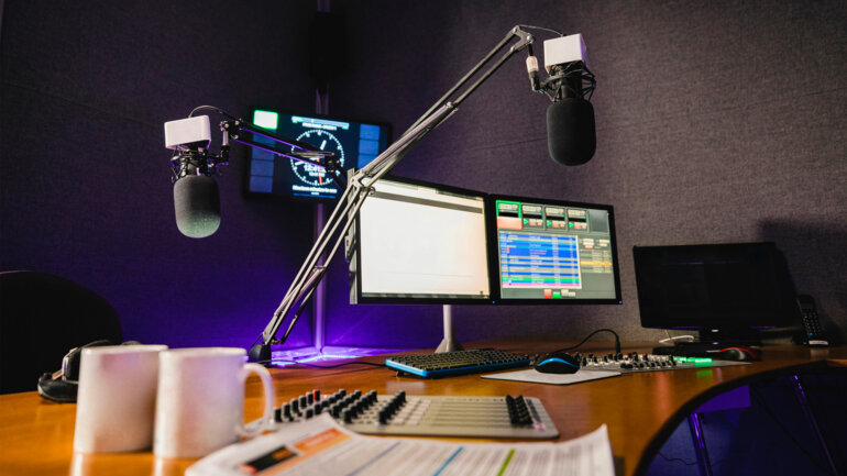 Une radio dans la tourmente 