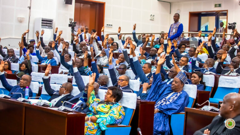 L’opposition fustige un début de mandat “hors cadre constitutionnel”
