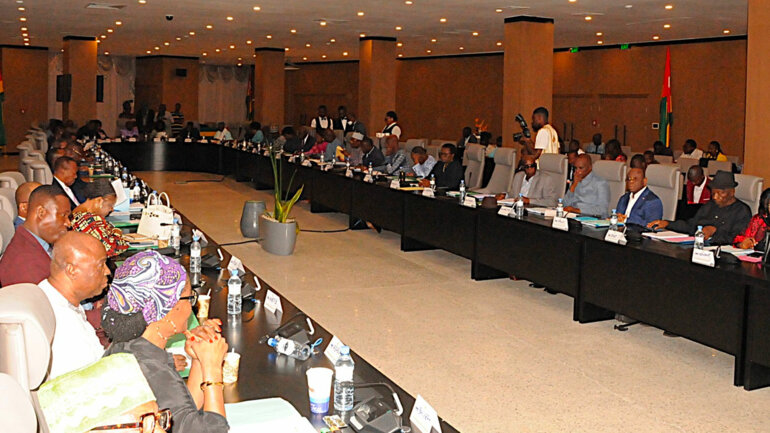 Microfinance et faux monnayage : le Sénat adopte deux textes législatifs clés