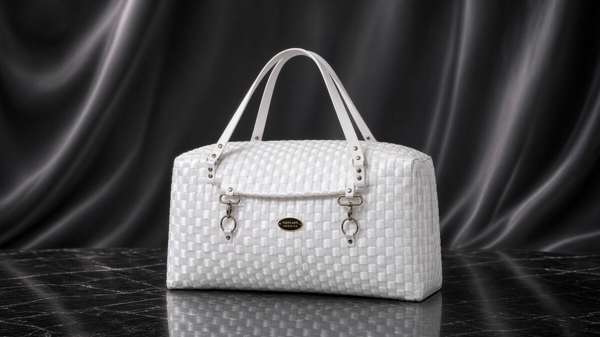 Du déchet à l'objet : les sacs en feuillard de Tigers Art