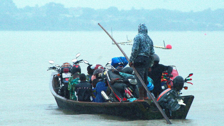 Le lac Togo, nouvelle voie de traversée pour un nombre croissant de voyageurs