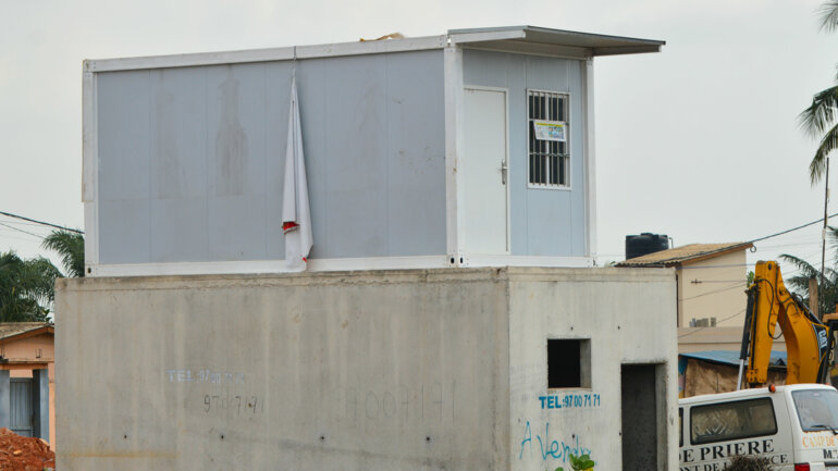 Les conteneurs maritimes reconvertis en espaces commerciaux