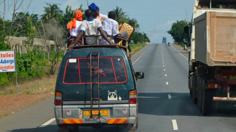 Sur le toit et sur la corde raide