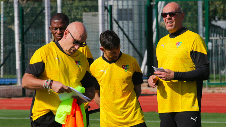 Neveu observe, corrige et prépare les matchs contre Guinée et Niger